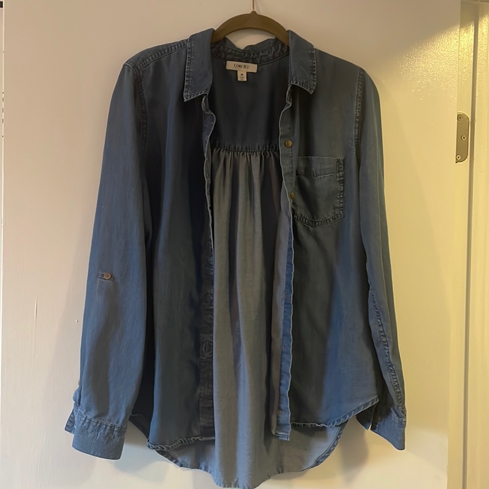 Como Blu button up shirt. Denim blue. Size medium
